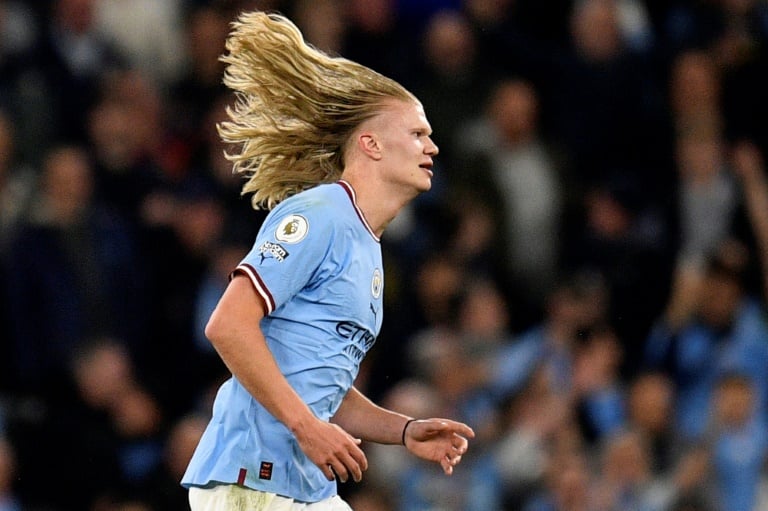 Haarsträubend: Erling Haaland von Manchester City feiert das vierte Tor seines Teams Haarsträubend: Erling Haaland von Manchester City feiert das vierte Tor seines Teams
