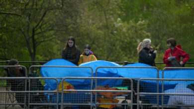 Königliche Superfans zelten vor der Krönung