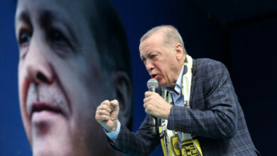 Türkeis ungeschlagener Erdoğan steht kurz vor der Abstimmung auf Messers Schneide