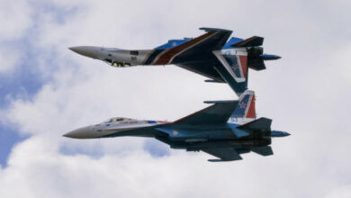 Ein russischer Jet fängt ein polnisches Flugzeug über dem Schwarzen Meer ab