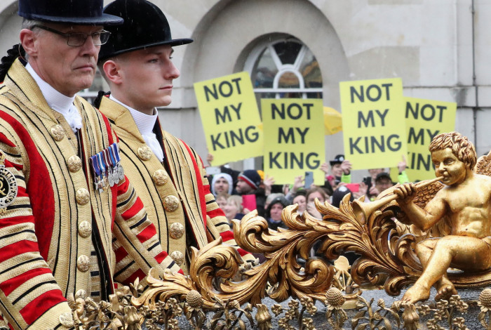 Die britische Polizei „bedauert“ die Verhaftung von Antimonarchisten