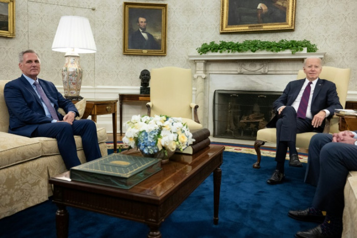 Biden trifft republikanische Führer in einer Pattsituation bei der Schuldenbegrenzung