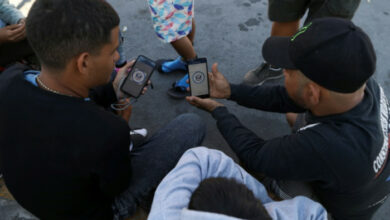 Migranten kämpfen an US-Grenze mit fehlerhafter App