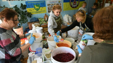 „Borsch-Krieg“-Freiwillige bereiten in der Ukraine Lebensmittel an vorderster Front zu