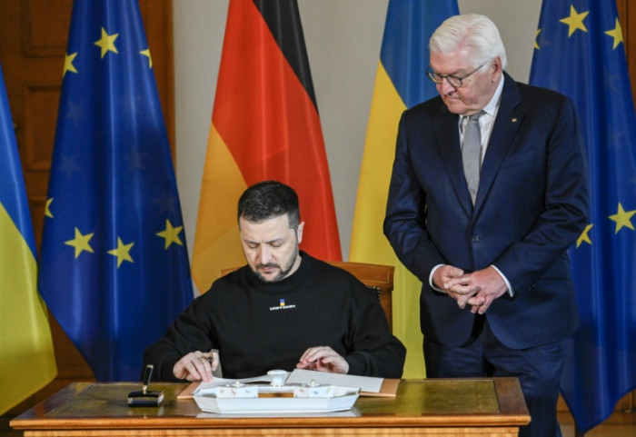 Selenskyj trifft in Deutschland ein, während die Ukraine eine Gegenoffensive vorbereitet