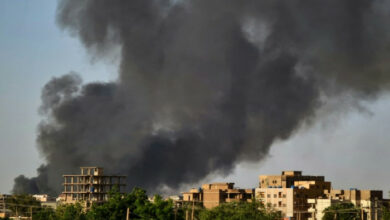 Mit Geschrei und Maschinengewehren tobt der Krieg, während der halbe Sudan Hilfe braucht
