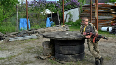 „Krieg spielen“: Konflikt militarisiert ukrainische Kinder