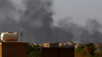 Luftangriffe, Kampfhandlungen, während der einwöchige Waffenstillstand im Sudan offiziell beginnt