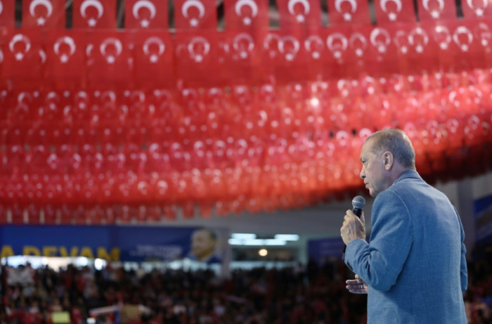 Erdogan huldigt dem islamischen Idol am Vorabend der Abstimmung