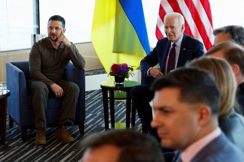 US-Präsident Joe Biden trifft sich am Sonntag während des G7-Gipfels im Grand Prince Hotel in Hiroshima, Japan, mit dem ukrainischen Präsidenten Wolodymyr Selenskyj. (Reuters-Foto) US-Präsident Joe Biden trifft sich am Sonntag während des G7-Gipfels im Grand Prince Hotel in Hiroshima, Japan, mit dem ukrainischen Präsidenten Wolodymyr Selenskyj. (Reuters-Foto)