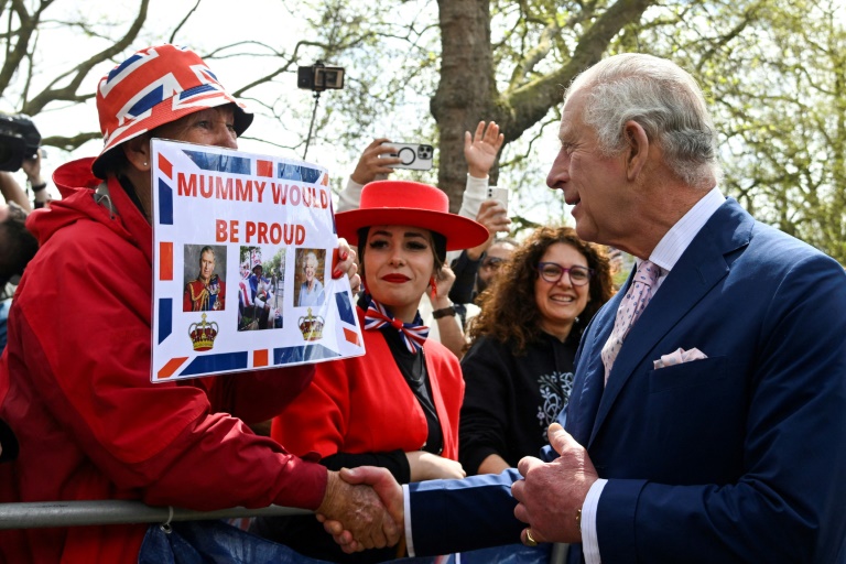 König Charles III machte einen Rundgang vor dem Buckingham Palace König Charles III machte einen Rundgang vor dem Buckingham Palace