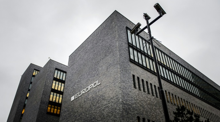 Europol gab bekannt, dass es eine Operation koordiniert hat, an der neun Länder beteiligt sind, um den „Monopolmarkt“ mit 288 Personen zu beschlagnahmen, die wegen des Verkaufs von Drogen auf dem illegalen Dark-Web-Marktplatz festgenommen wurden. (Foto: AFP) Europol gab bekannt, dass es eine Operation koordiniert hat, an der neun Länder beteiligt sind, um den „Monopolmarkt“ mit 288 Personen zu beschlagnahmen, die wegen des Verkaufs von Drogen auf dem illegalen Dark-Web-Marktplatz festgenommen wurden. (Foto: AFP)