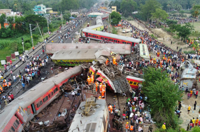 Tödlicher Zugunglück in Indien im Zusammenhang mit Ausfall des Signalsystems