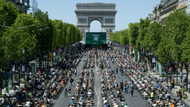 Machen Sie es deutlich: Auf den Champs-Élysées in Paris findet ein Massen-„Diktat“ statt.