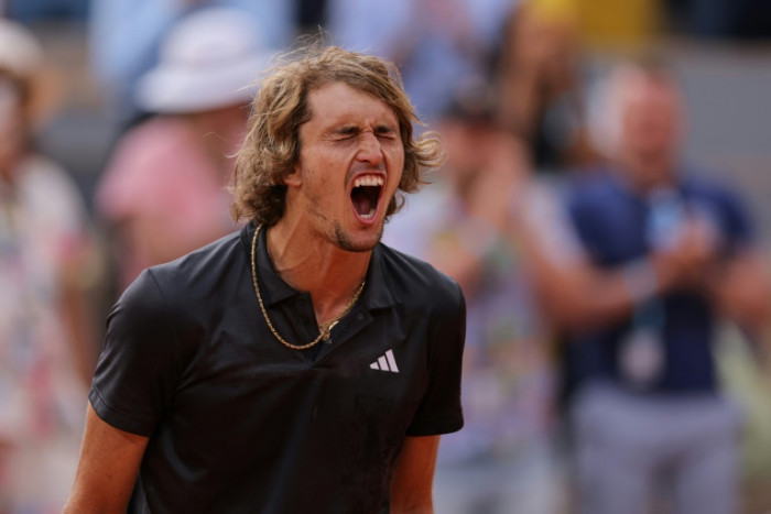 Zverev steht nach dem „schlechtesten Jahr“ wieder im Halbfinale der French Open, während Swiatek weiterzieht