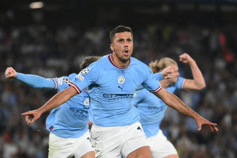 Rodri jubelt, nachdem er Manchester City in Führung gebracht hat Rodri jubelt, nachdem er Manchester City in Führung gebracht hat
