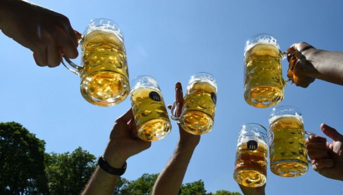 Wissenschaftler erklären, warum Erdnüsse „tanzen“, wenn sie in Bier fallen