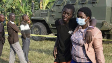Gespanntes Warten auf Neuigkeiten nach 41 Toten bei Angriff auf eine Schule in Uganda
