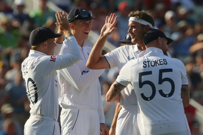 Broad belebt Englands Siegversuch im Eröffnungsspiel der Ashes