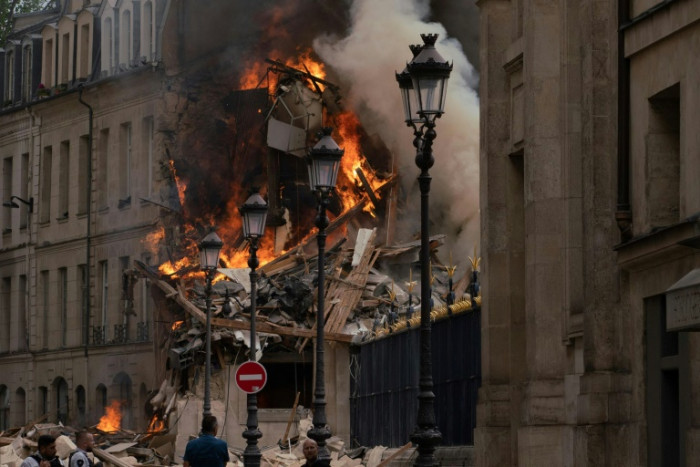 Explosion in Paris zerstört Gebäude, 16 Verletzte: Polizei