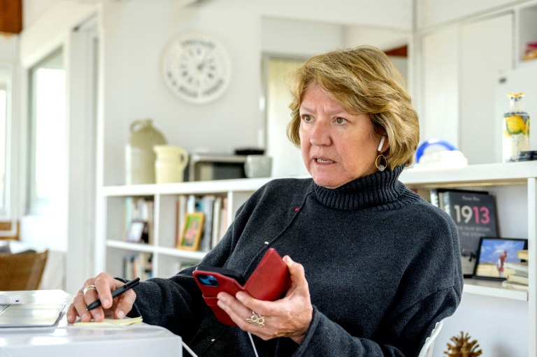 Dr. Linda Prine, Gründerin und medizinische Leiterin des Reproductive Health Access Project (RHAP), beantwortet am 30. Mai 2023 Fragen für ihre Fehlgeburts- und Abtreibungs-Hotline in New York City Dr. Linda Prine, Gründerin und medizinische Leiterin des Reproductive Health Access Project (RHAP), beantwortet am 30. Mai 2023 Fragen für ihre Fehlgeburts- und Abtreibungs-Hotline in New York City