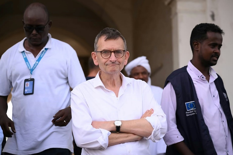 Die sudanesische Regierung hat den UN-Gesandten Volker Perthes (Mitte) zum UN-Gesandten erklärt. Die sudanesische Regierung hat den UN-Gesandten Volker Perthes (Mitte) zum UN-Gesandten erklärt.
