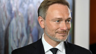 Das deutsche Kabinett stimmt dem Haushaltsentwurf zu, der den Gürtel enger schnallen soll