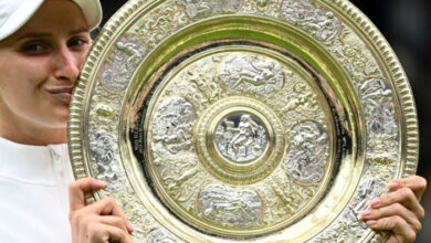 Die ungesetzte Vondrousova überrascht den tränenreichen Jabeur und gewinnt den Wimbledon-Titel