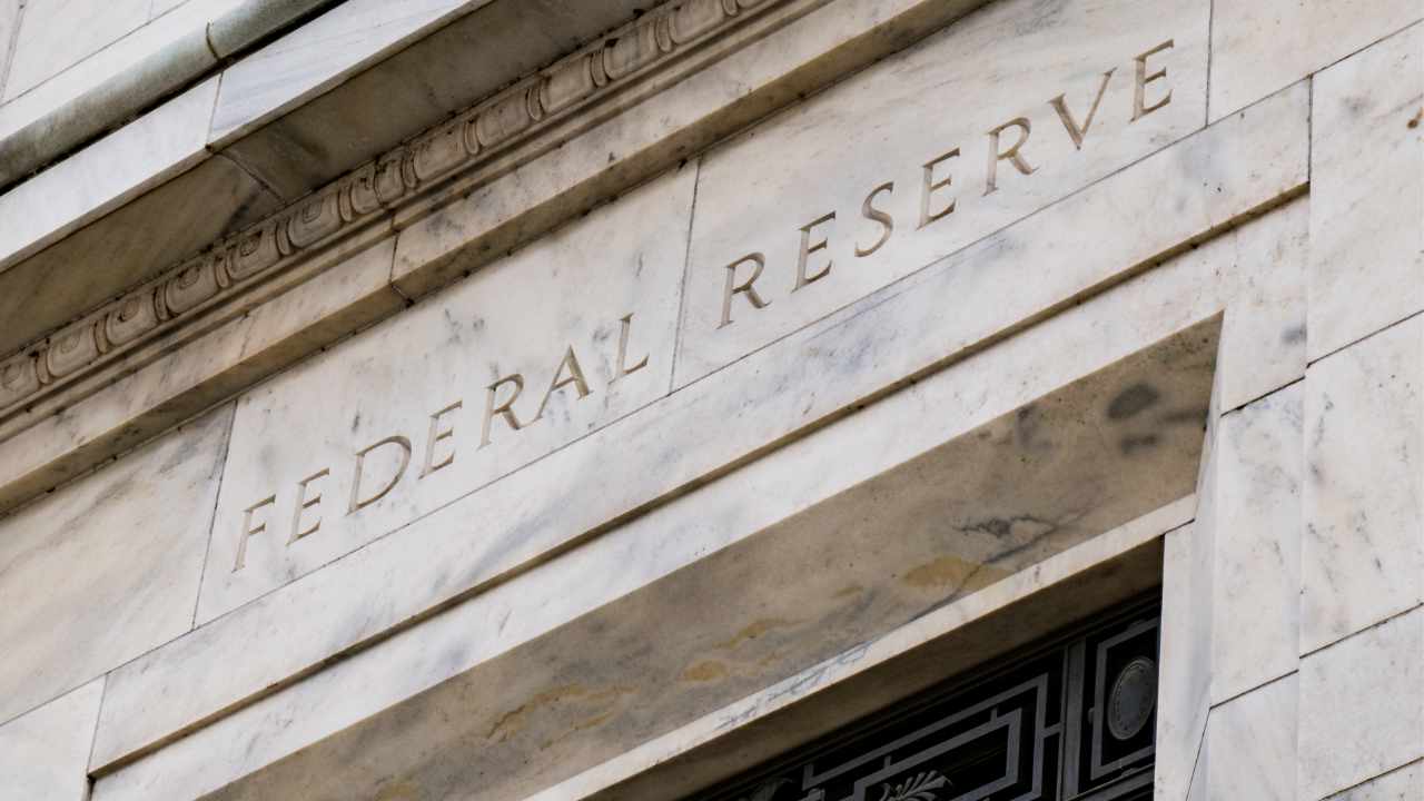 Goldman Sachs Expects Fed to Start Cutting Interest Rates in Q2 Next Year