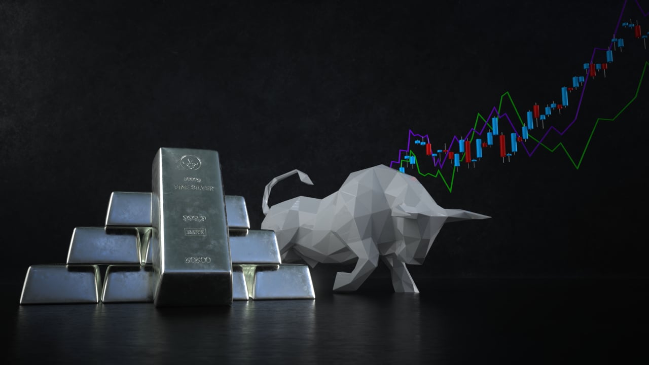 Kiyosaki: Buy Silver Before It’s Gone; Michael Burry Bets Against Stocks