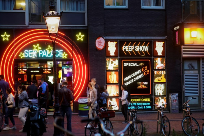 Amsterdamer Sexarbeiterinnen protestieren gegen geplantes „Erotikzentrum“