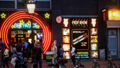 Amsterdamer Sexarbeiterinnen protestieren gegen geplantes „Erotikzentrum“