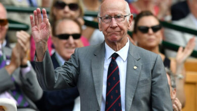 Der englische Weltmeister Bobby Charlton ist im Alter von 86 Jahren gestorben