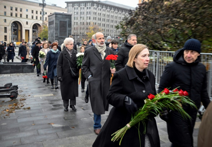 Die Russen gedenken der Opfer Stalins, während sie gegen Andersdenkende vorgehen