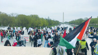 Pro-israelische und pro-palästinensische Demonstranten treten auf den Straßen Manhattans gegeneinander an