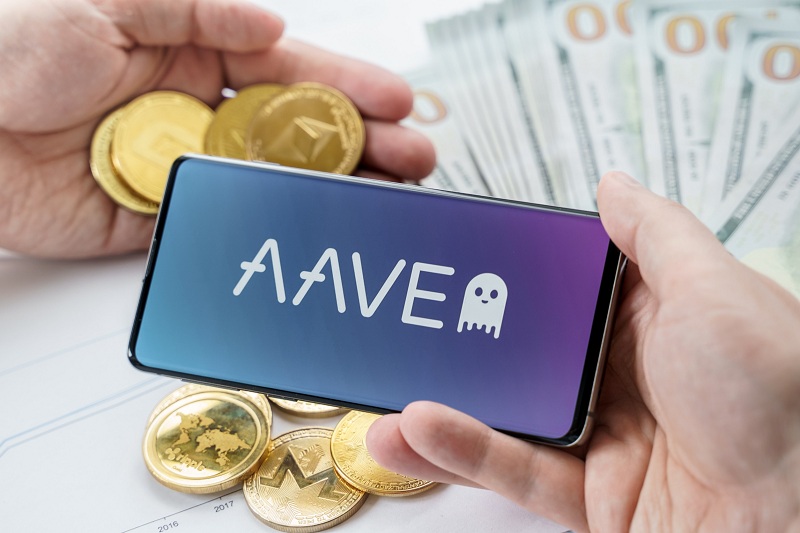 Aave firmiert in Avara um und erwirbt Family Wallet