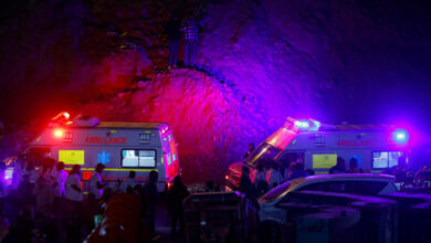 Indische Retter beginnen, eingeschlossene Arbeiter aus eingestürztem Tunnel zu bergen – Fernsehen
