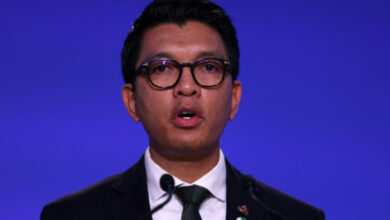 Rajoelina, Madagaskars ehrgeiziger Präsident, der weiter feiert