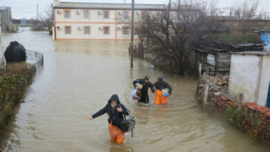 Tödlicher Sturm unterbricht fast 2 Millionen Menschen in Russland und der Ukraine