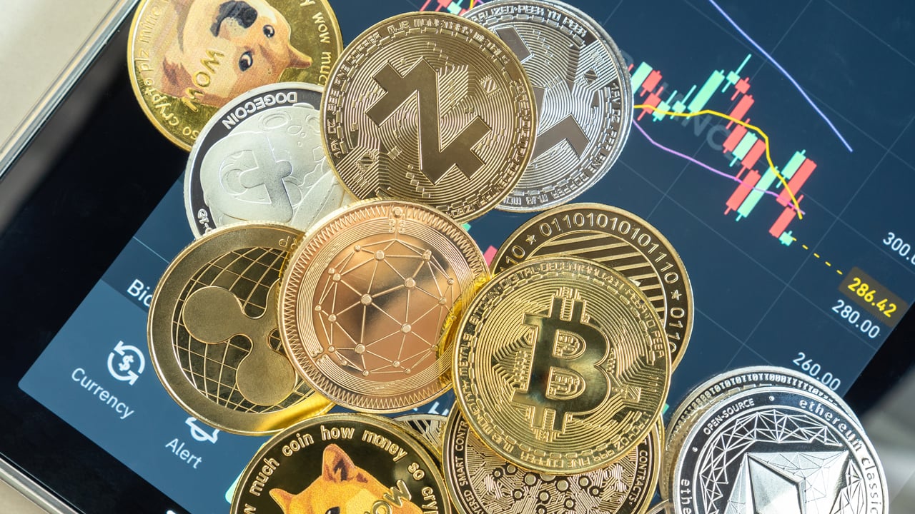Altcoin Surge Outshines Bitcoin’s Modest Gain Amid Anticipation of Potential Altcoin Season