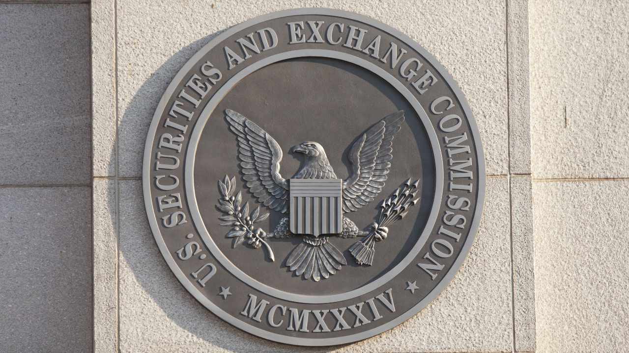 Blackrock and Bitwise Update Their Spot Bitcoin ETF Filings Amid SEC Approval Hype