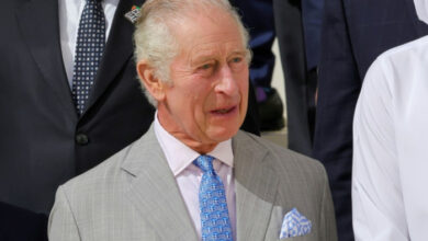 Die Krawatte von König Karl III. sorgt im britisch-griechischen Streit für Aufsehen