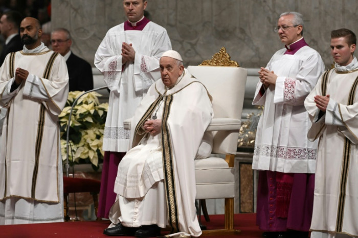 Papst eröffnet Weihnachtsfeierlichkeiten im Schatten der Kriege