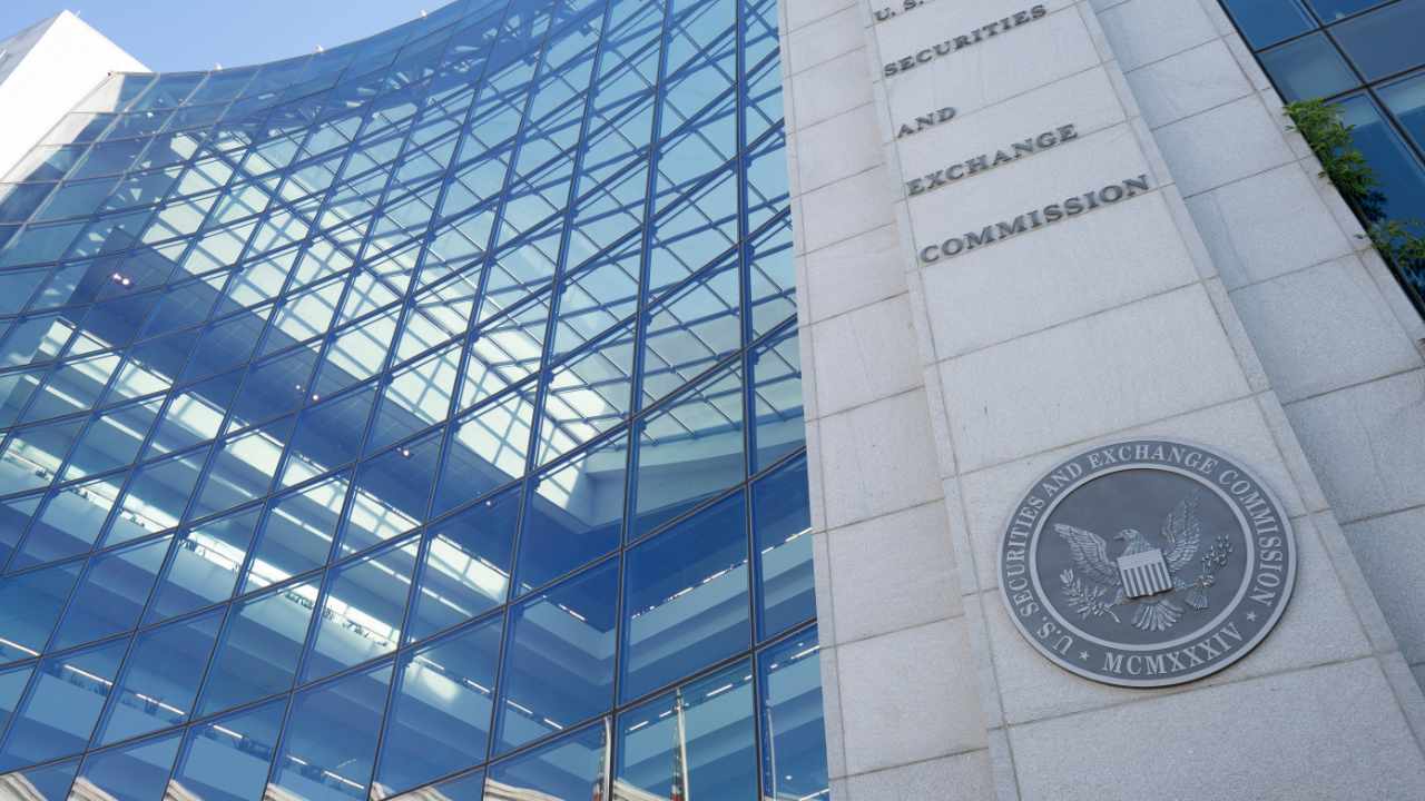 SEC Makes ‘Rare’ Calls to Spot Bitcoin ETF Applicants — Analyst Says ‘Good Sign’ for January 10 Approval