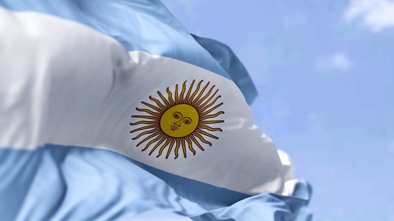 US Ambassador to Argentina Hails Bitcoin Miner’s ‘Genius’ Flared Gas Power Generation Plans