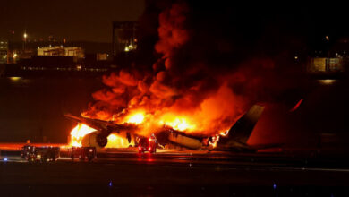 Feuer zerstört Airbus-Jet nach Kollision in Tokio