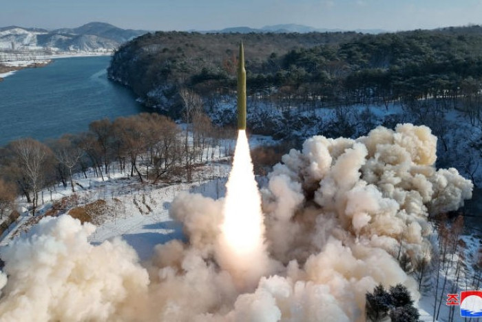 Nordkorea sagt, dass eine ballistische Festkörper-Hyperschallrakete getestet wurde