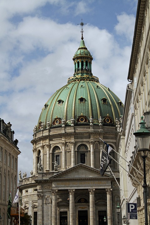 Wer wird sich mit Frederik auf dem Balkon zeigen?