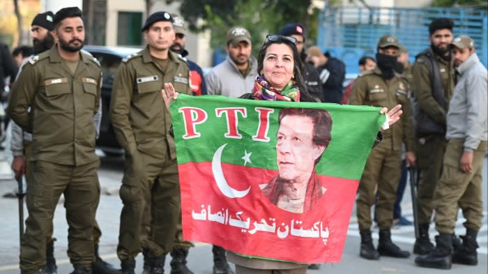 Imran Khans Partei erzielt bei den Wahlen in Pakistan erste Siege
