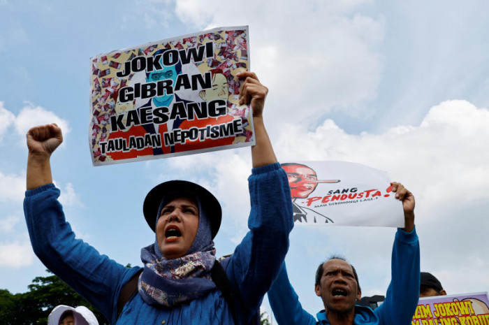 Indonesische Studenten protestieren gegen „Wahleinmischung“ durch die Jokowi-Regierung